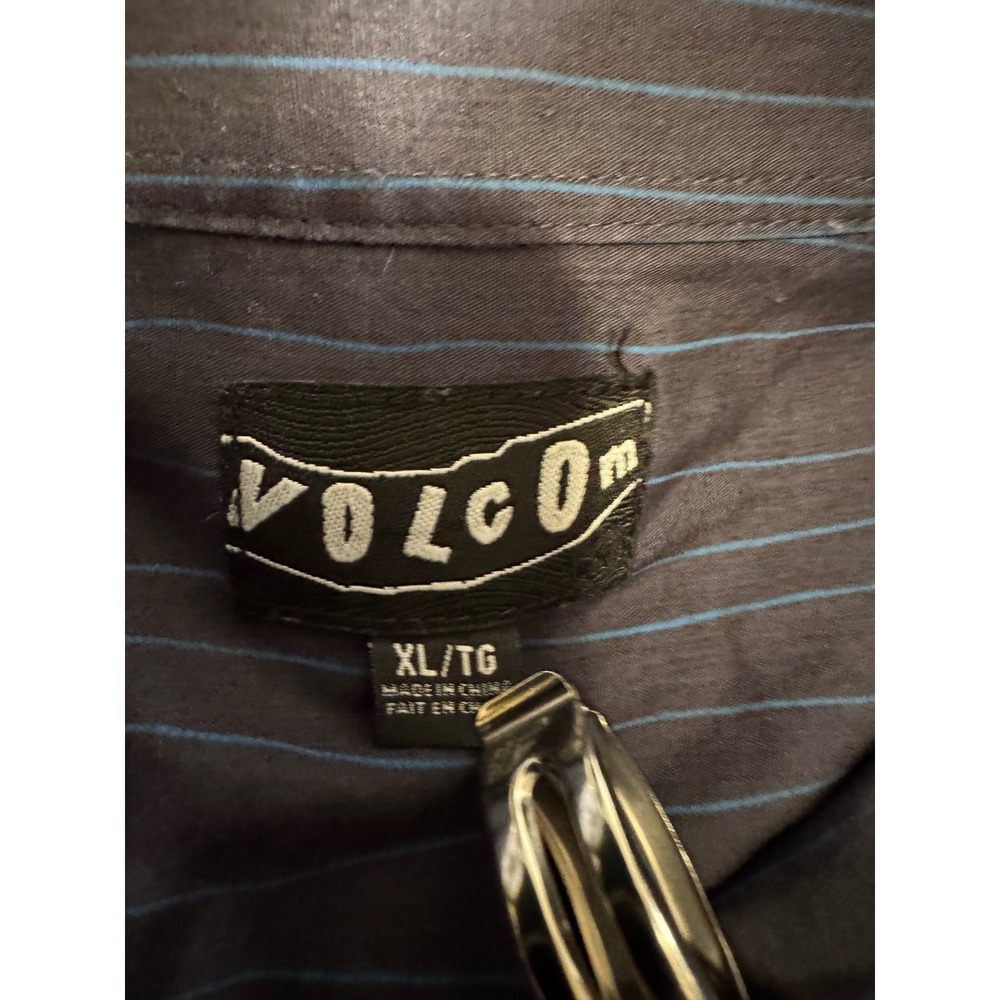 Volcom Mens XL Short Sleeve Button Down Shirt Pinstripe Grey Blue Skate Casual - Picture 8 of 10